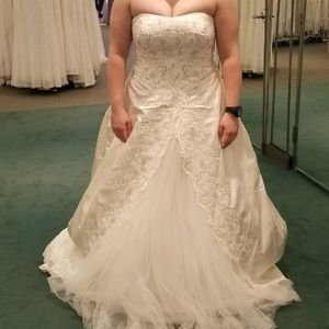 David’s bridal wedding dress